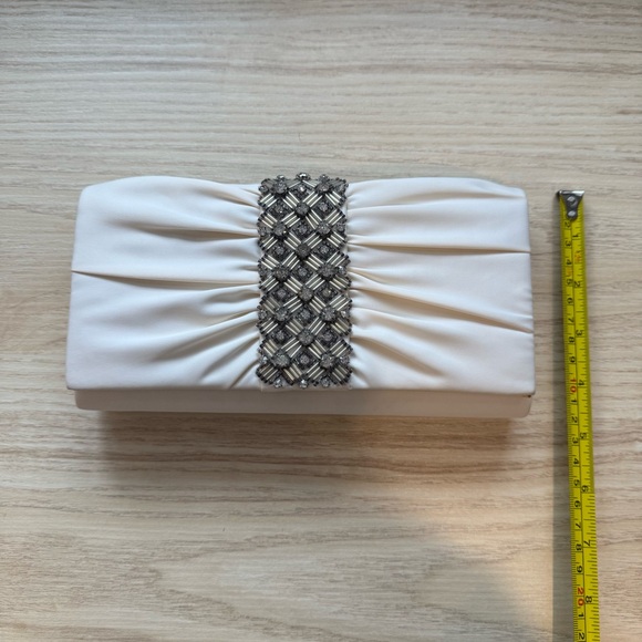 Adriana Papell Elegant Cream Clutch with Embellished Detail - Picture 3 of 6